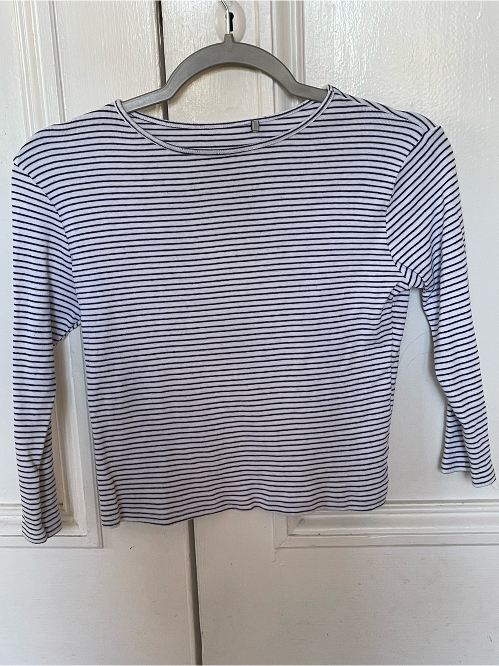 Striped Long-Sleeve Crewneck Top - White & Black Cropped XS/S